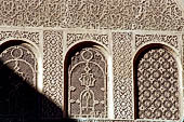 Marrakech - la Madrasa di Ben Youssef, patio centrale dettaglio della decorazione 